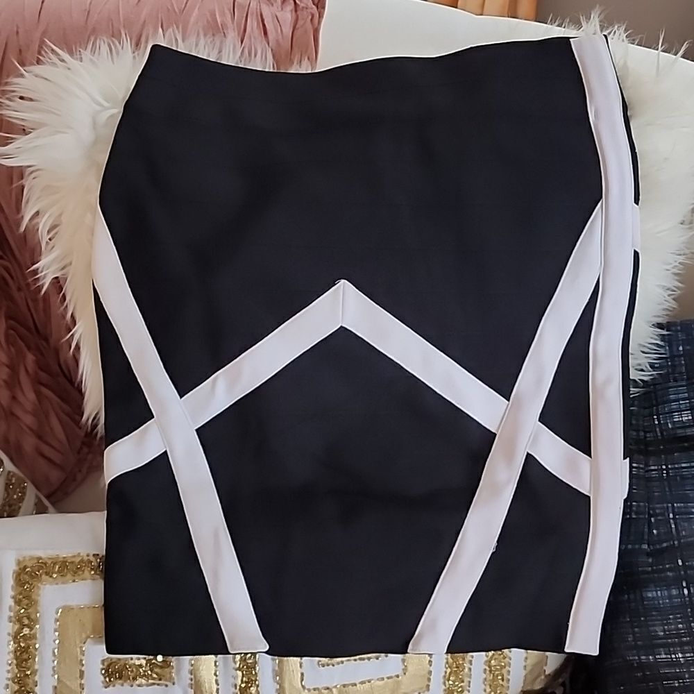 Guess by Marciano skirt sz medium